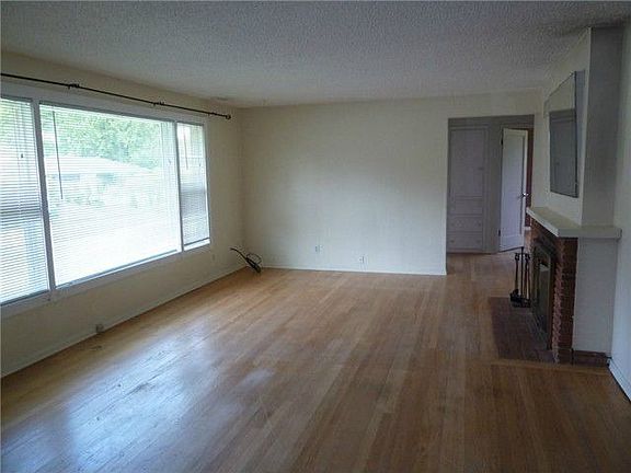 3rd image of 2448 Veldee Ave
