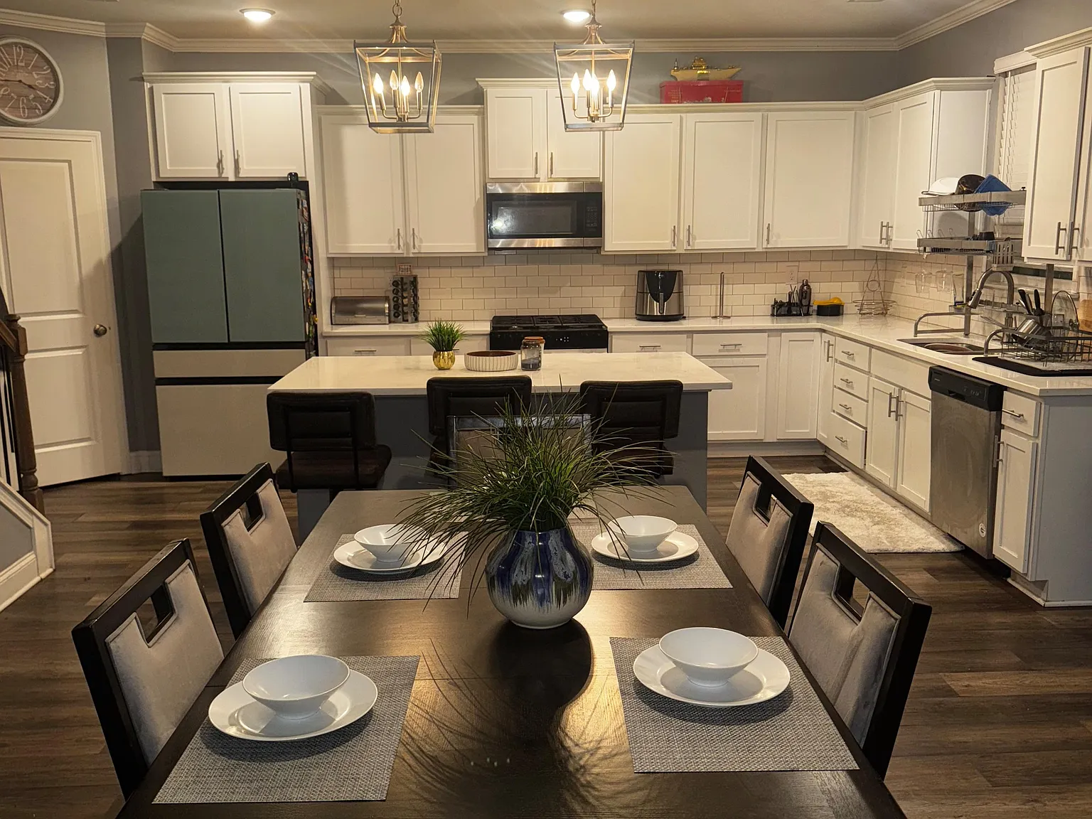 4 bed, 3.0 bath, 2348 sqft, $1,364 — Photo 4