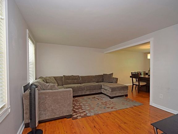 3rd image of 9427 Loralinda Dr
