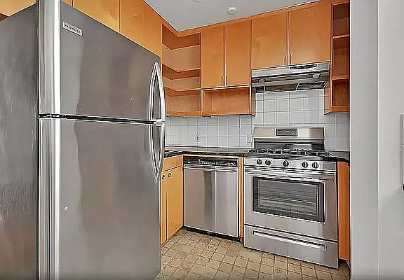 4th image of 327 E 101st St APT 7D