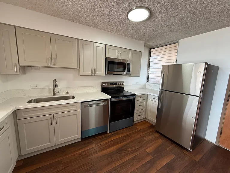 500 University Ave #930 — Photo 3