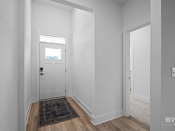 4th image of 548 Golden Leaf Ave