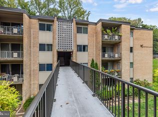 5101 Crossfield Ct APT 8, Rockville, MD 20852