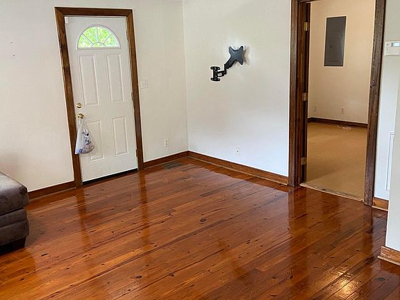 3rd image of 709 W Bell Ave N