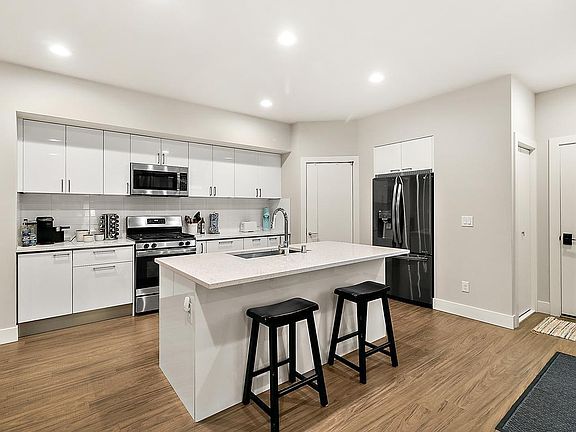 2nd image of 32843 Madrona Ave SE
