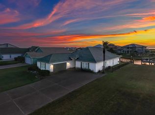 30 Peets Bend Dr, Rockport, TX 78382