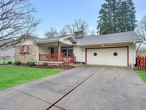 3rd image of 3423 Tall Oaks Ln