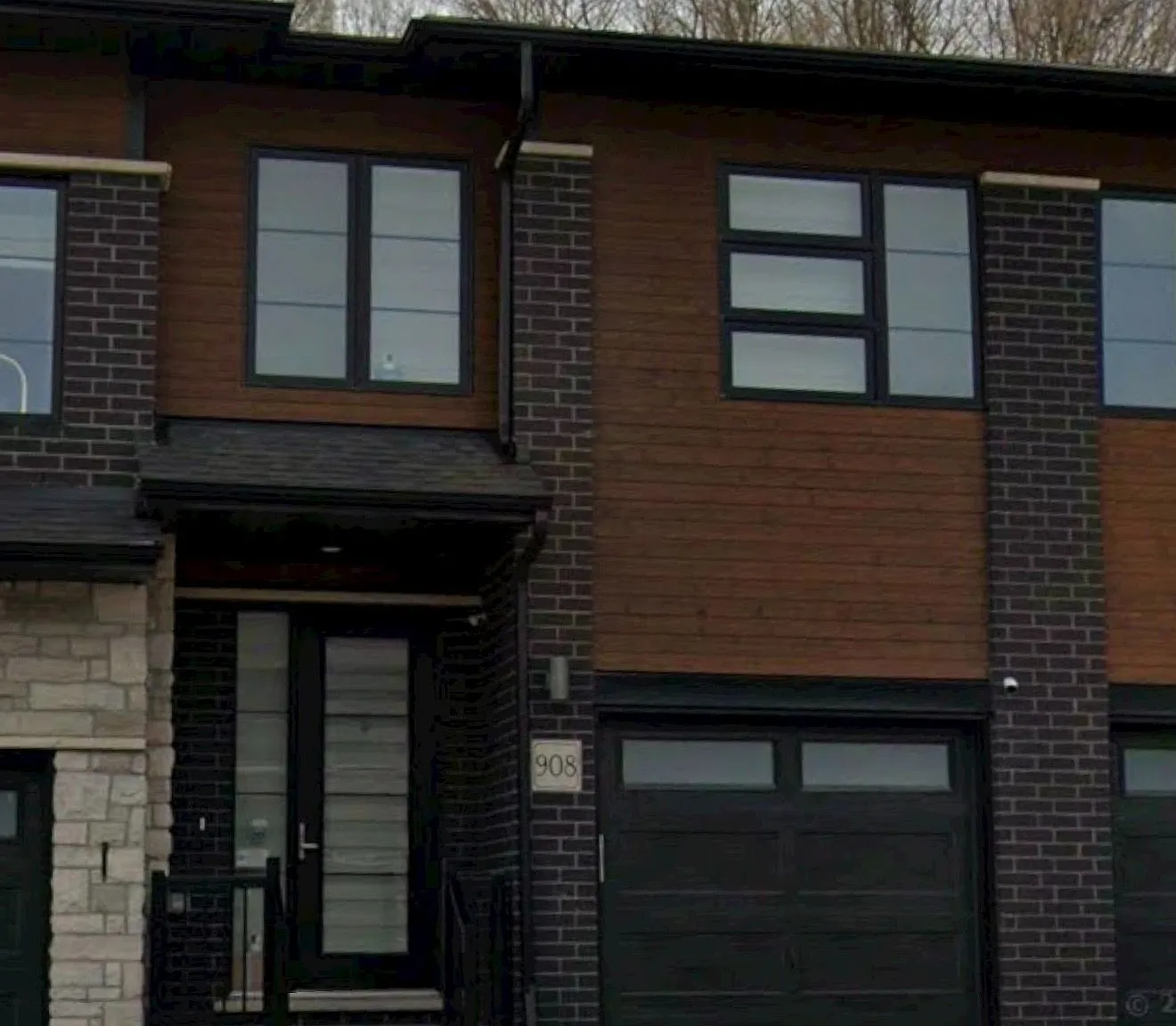 4 bed, $2,800 — Photo 1