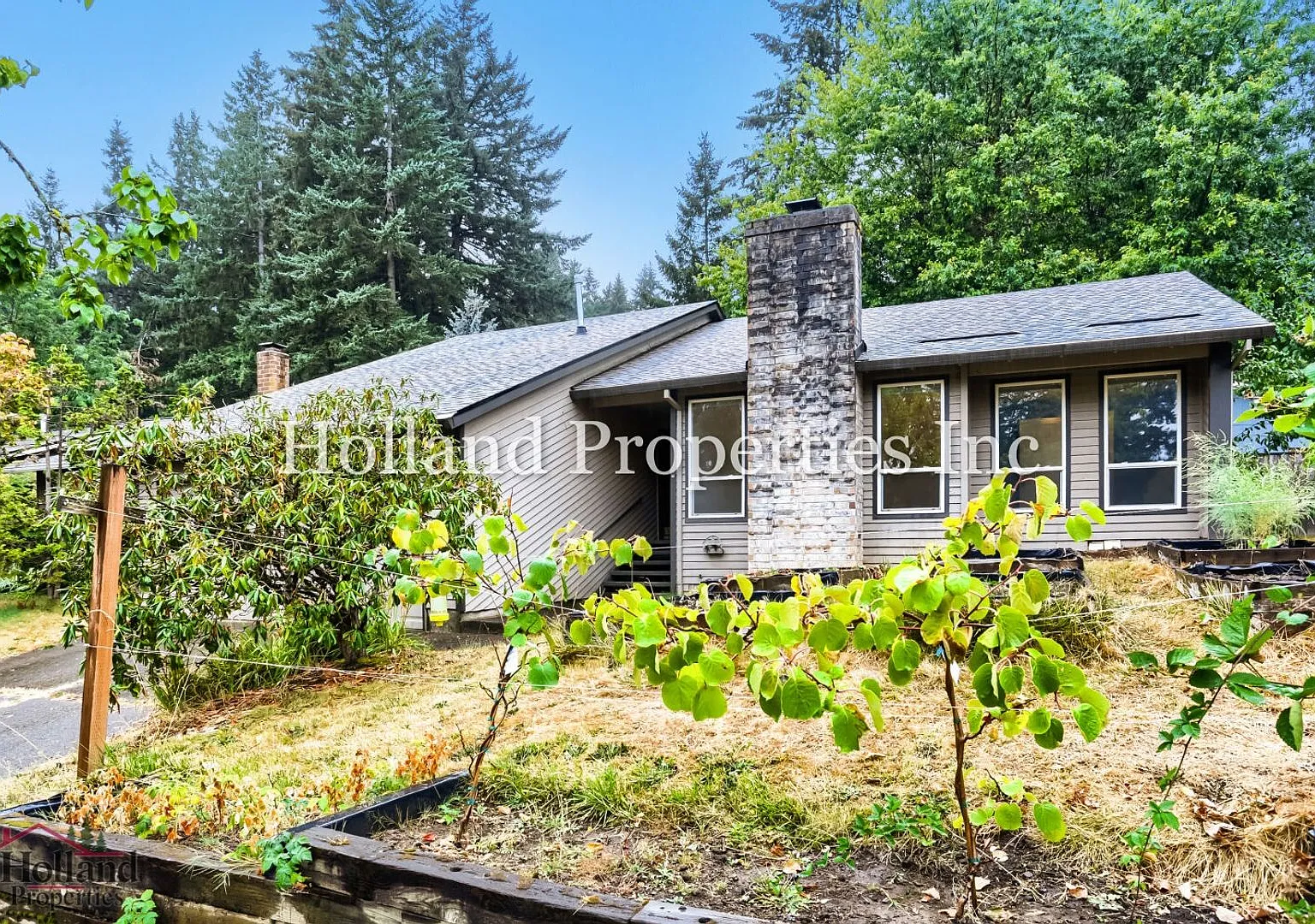 Charming 3-Bedroom Tualatin Home with Detached Office, Garden & Fireplace — Photo 1