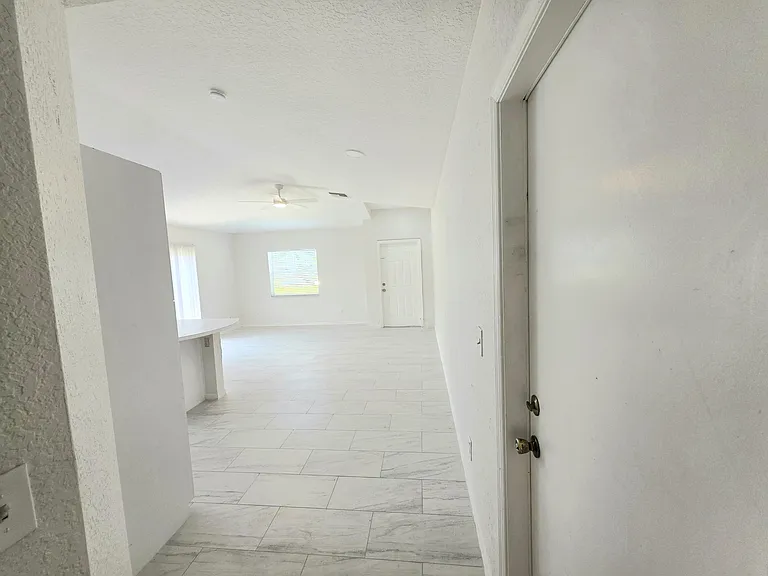 569 E Ridge Cir N — Photo 18