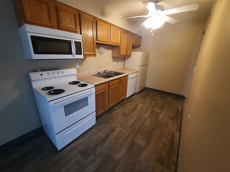 West Glen Apartments — Photo 24