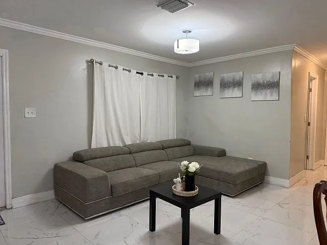 4 bed, 2450 sqft, $4,000 — Photo 4