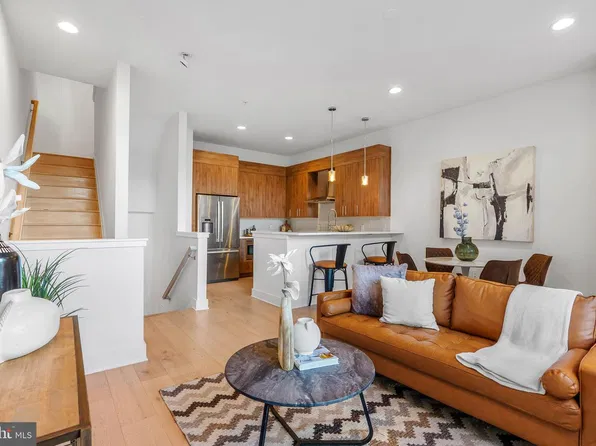 250 Poplar St, Philadelphia, PA 19123