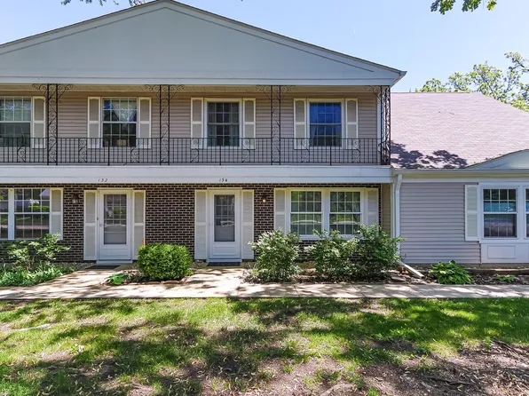 134 Bright Oaks Cir, Cary, IL 60013