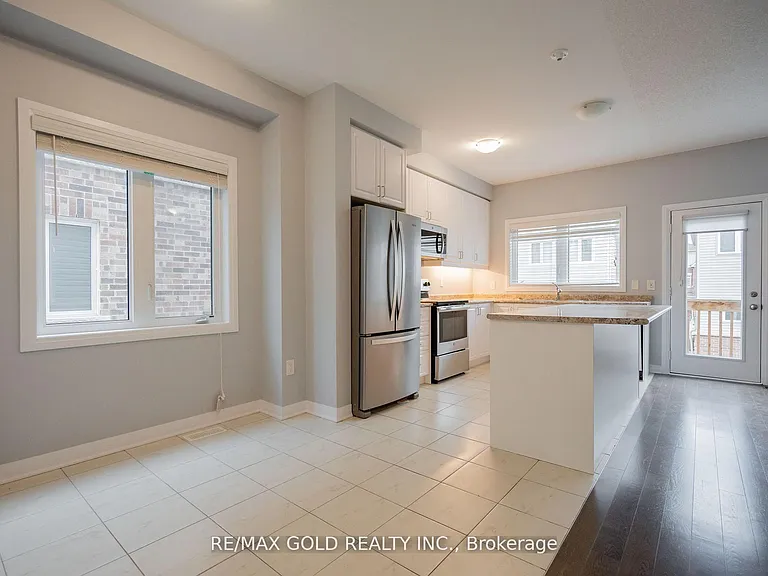 4064 Maitland St — Photo 3