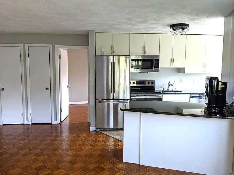 348 Franklin St #4B — Photo 2