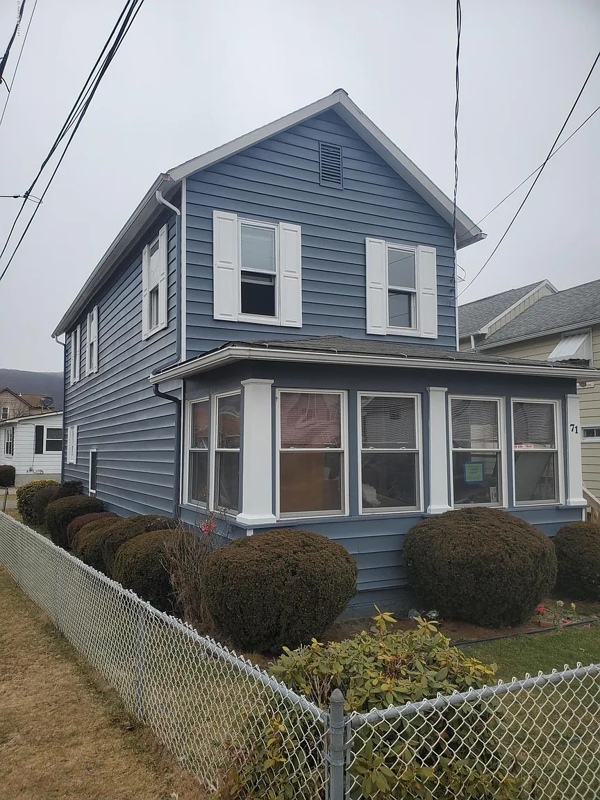 71 Mason St photo 1