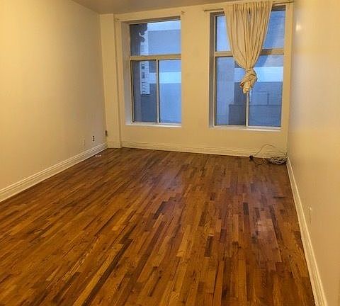 3rd image of 21 Maiden Ln APT 6D