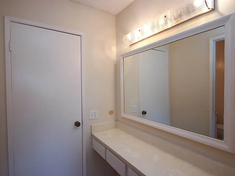542 N Orange Grove Blvd — Photo 22