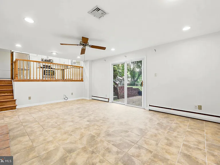 412 Yorkshire Rd — Photo 12