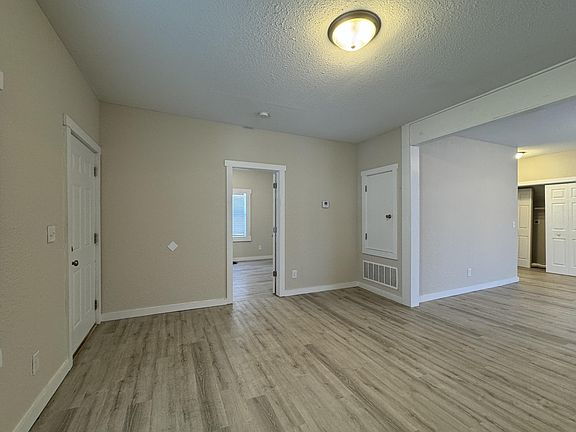 4th image of 1132 W Division Street