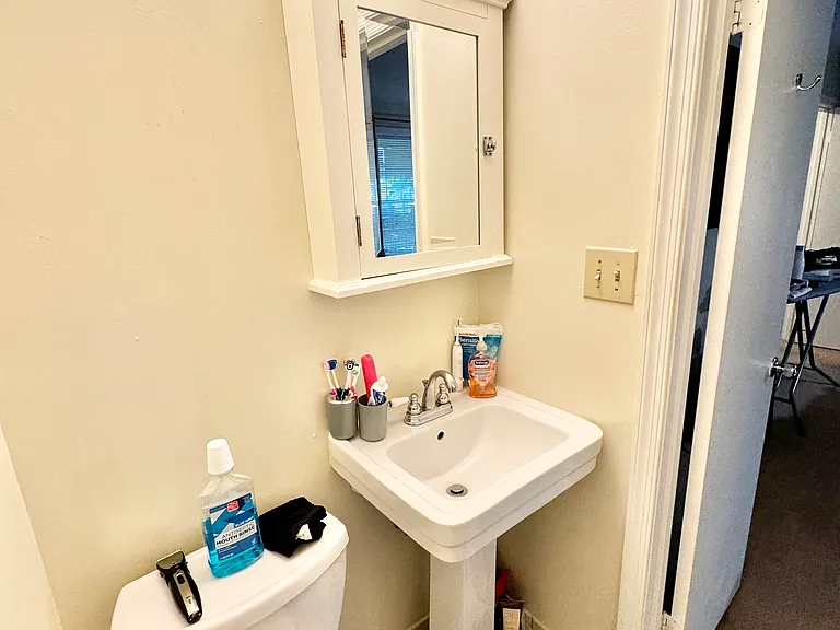 Upper Level Shared Bathroom