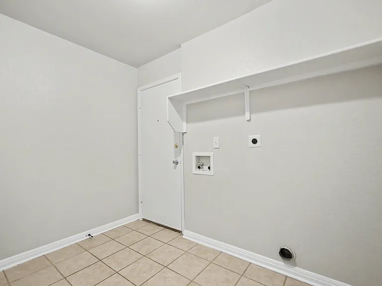 4000 Bull Run Dr — Photo 19