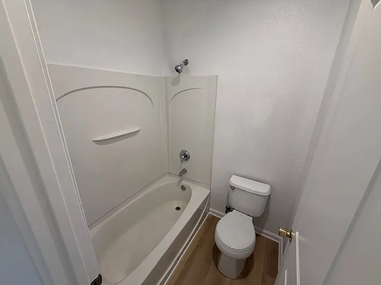 1419 Nevin Plz — Photo 27