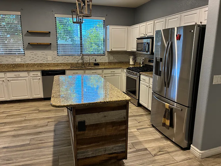 9237 W Irma Ln — Photo 15