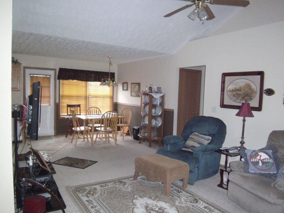 2nd image of 713 N Pinewood Ave
