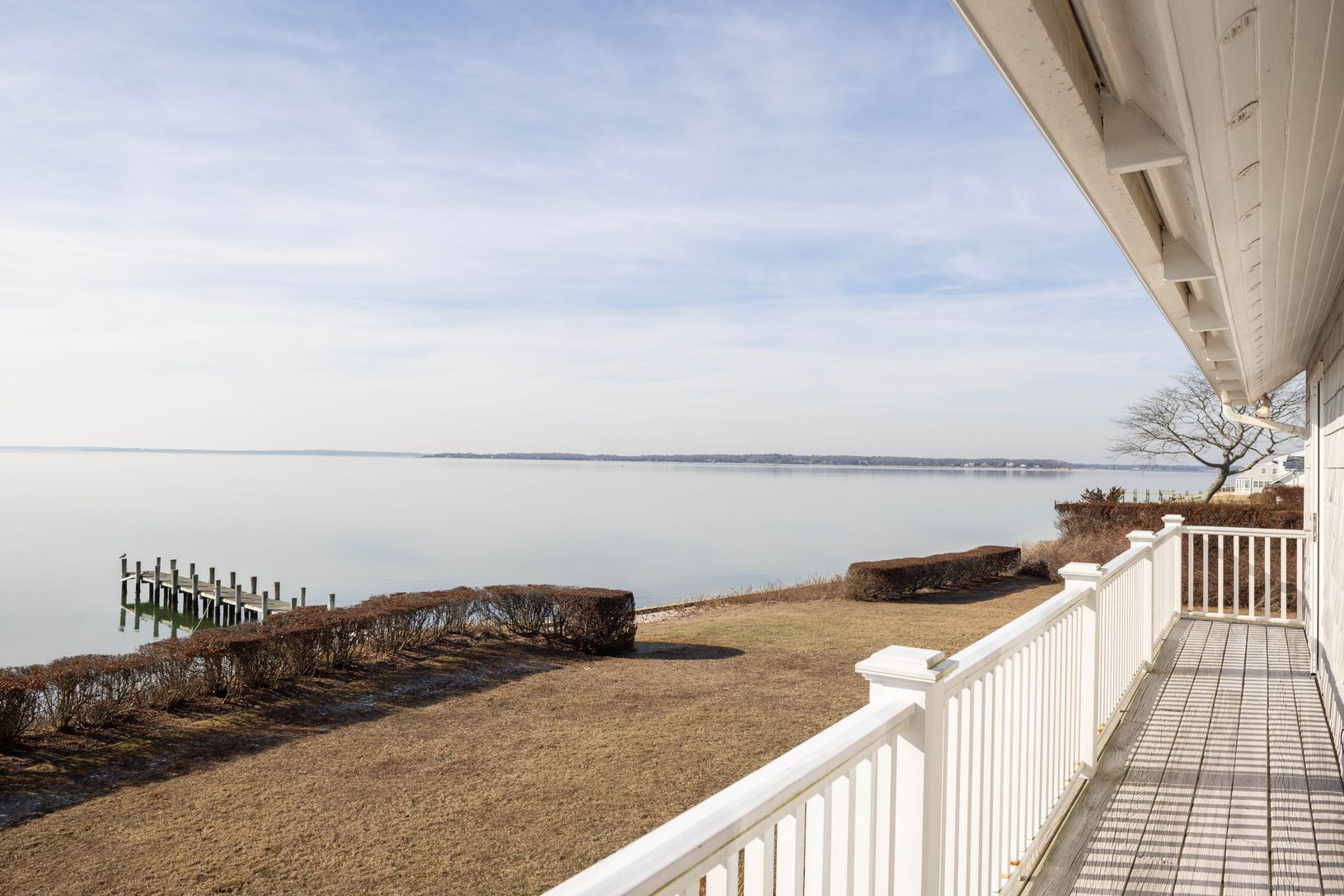  Two bedrooms have waterside doors to balcony