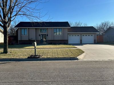 211 Wollmann St, Moundridge, KS, 67107