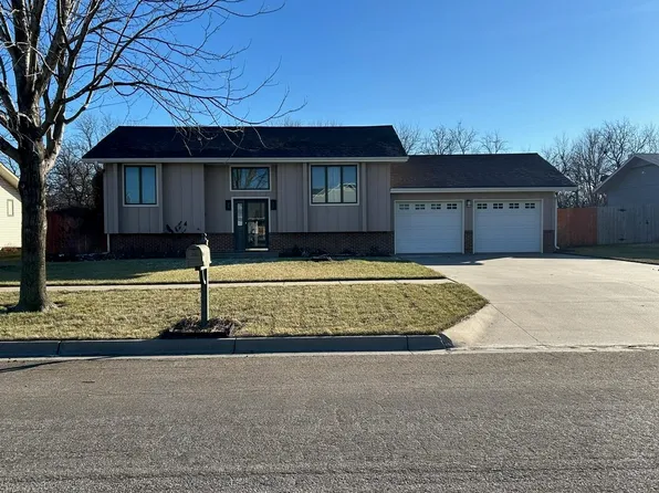 211 Wollmann St, Moundridge, KS 67107