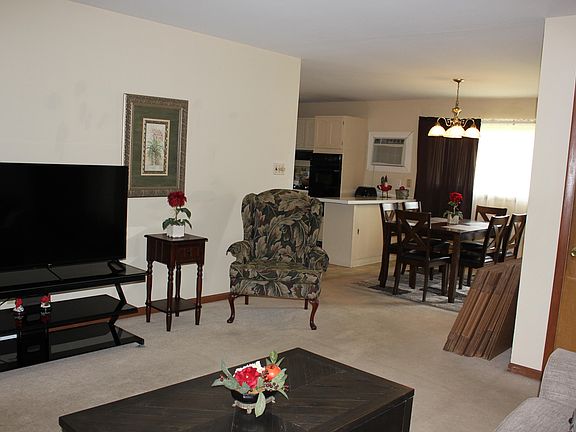 5th image of 2701 Vanderburg St