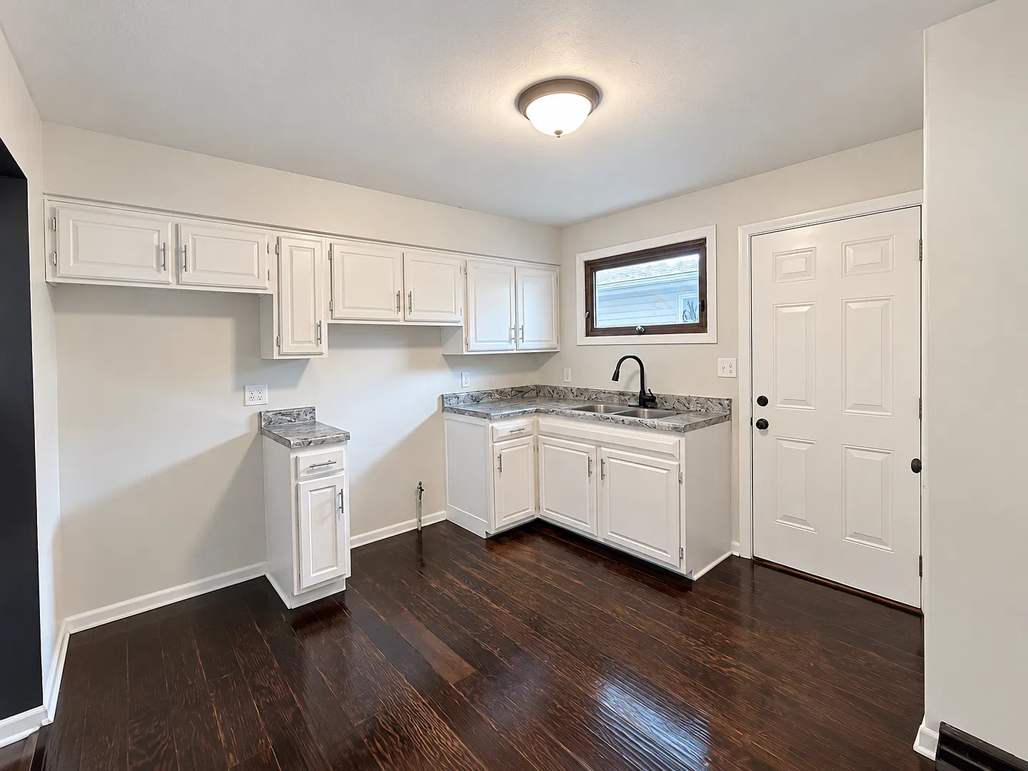 Move-In Ready 3BR Home with Newlyn Updated and with Fenced Yard — Photo 4