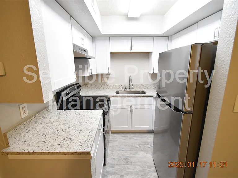 306 Danube Ave #2 — Photo 8