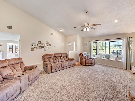 4th image of 282 Neville Cir NE