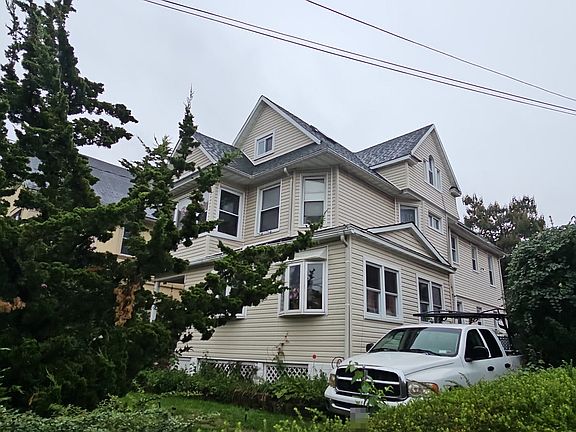 2nd image of 554 Henderson Ave