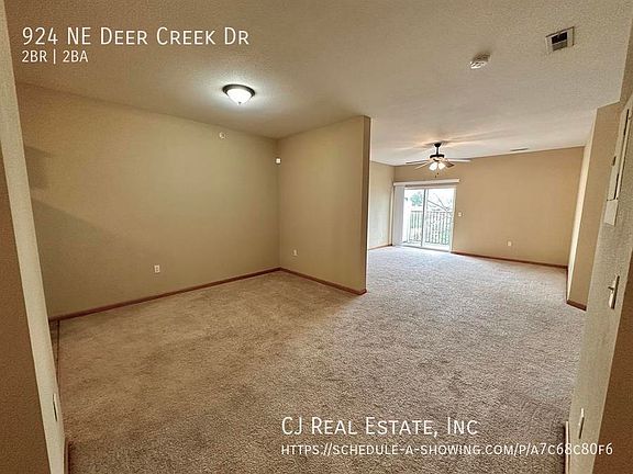 2nd image of 924 NE Deer Creek Dr