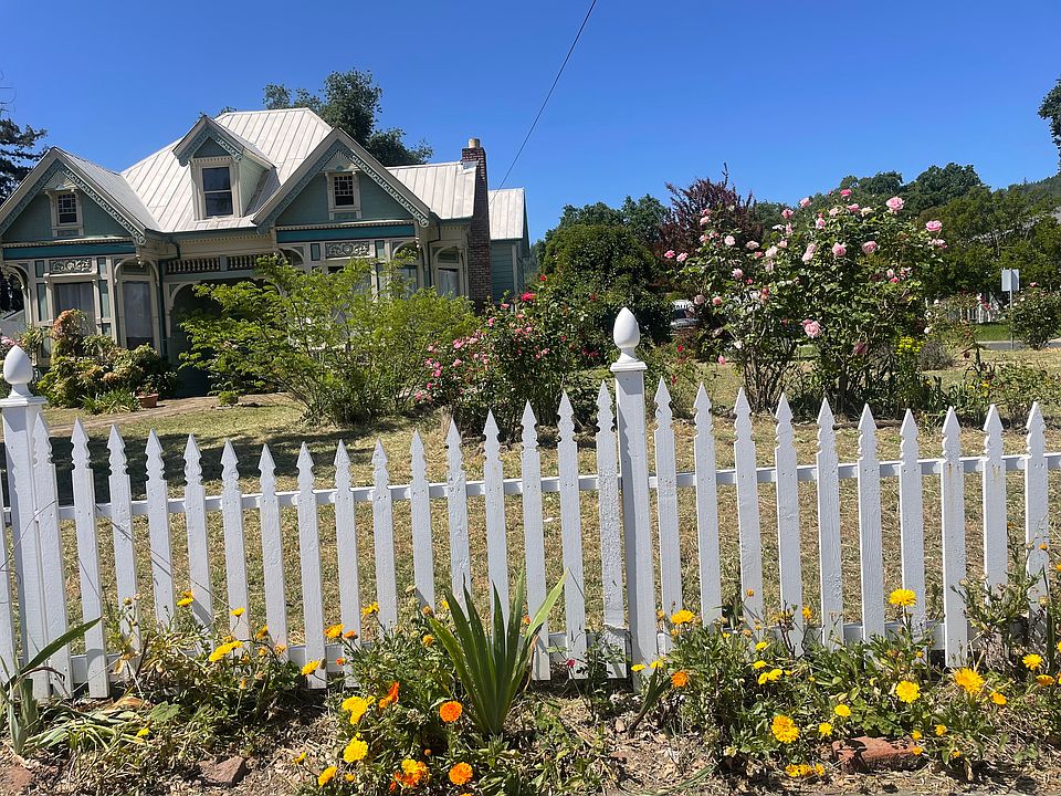 NEWLY INSTALLED FENCE
EXTERIOR OF HOUSE