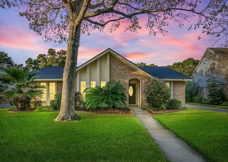 1st image of 21418 Park Valley Dr