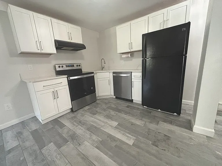 1671 Main St #2 — Photo 9