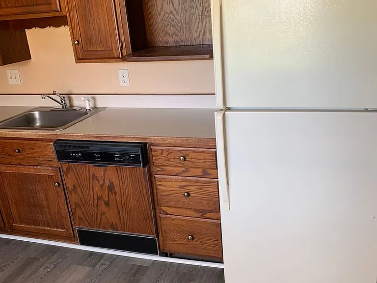 256 Kinsman Ct — Photo 22