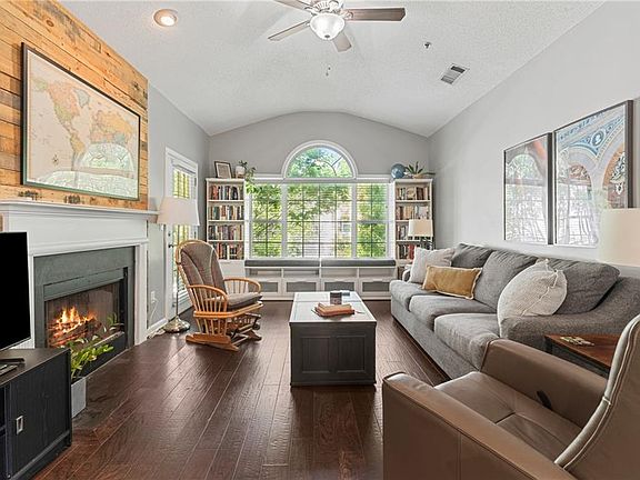 4th image of 210 Spring Heights Ln SE #2