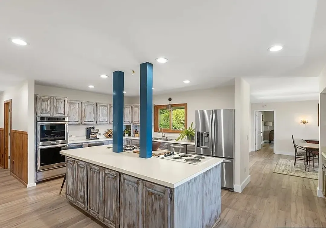 4 bed, $4,000 — Photo 4