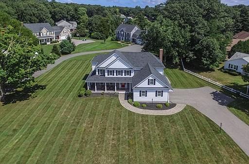 2nd image of 617 Nahatan St