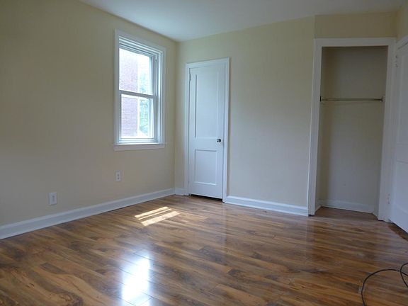 4th image of 214 Pilgrim Ln #1
