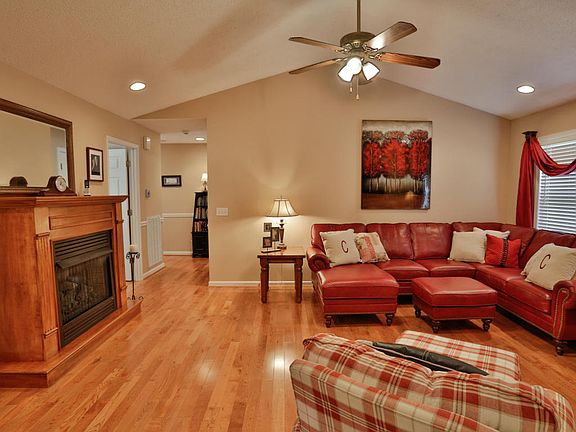 2nd image of 41 Glen Eden Way
