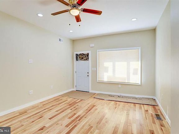 3rd image of 2541 E Westmoreland St