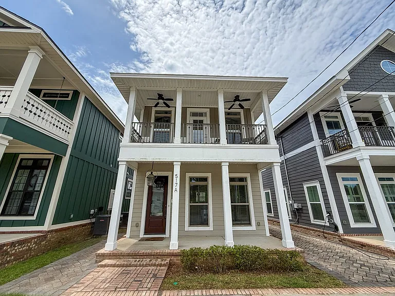 517 W Wright St — Photo 1